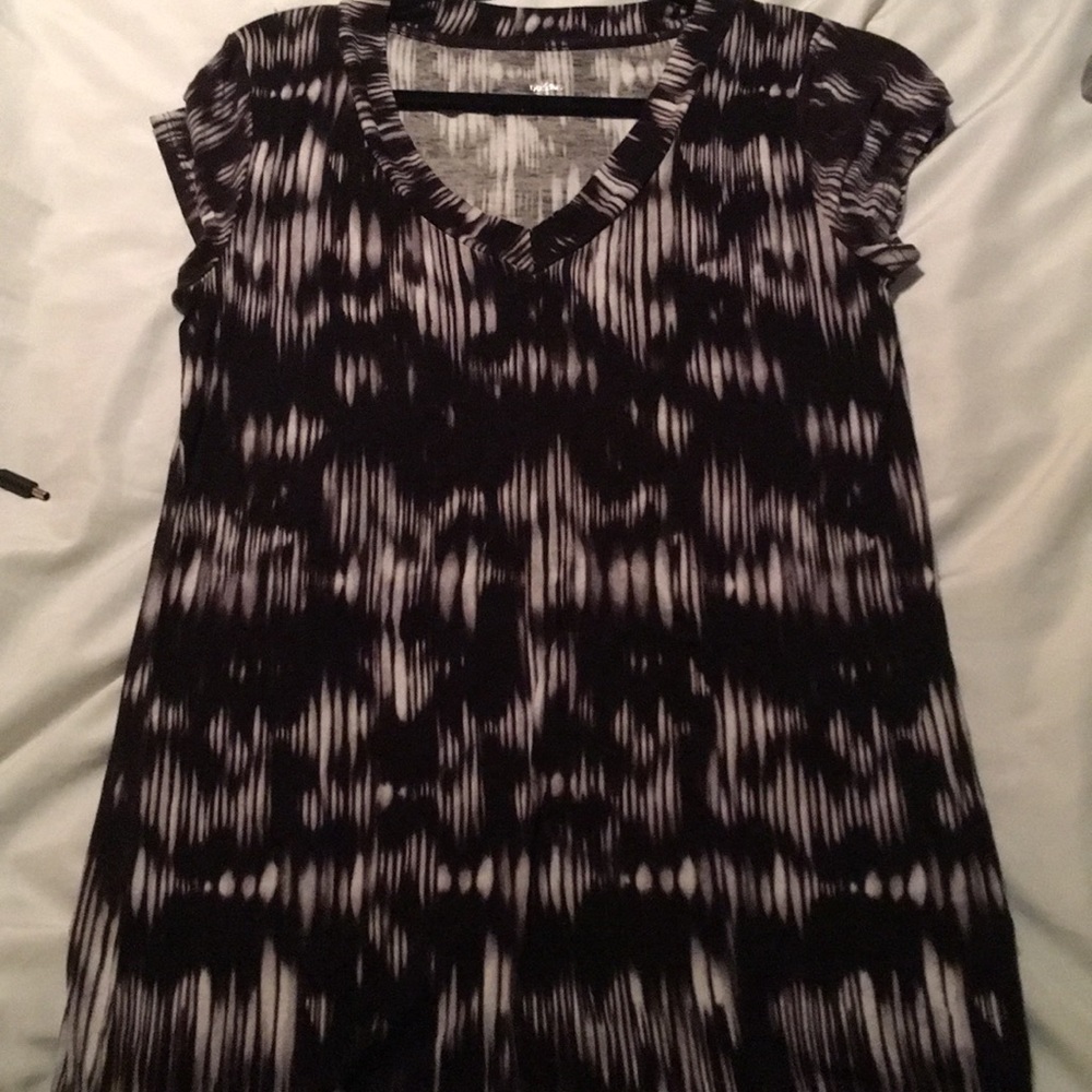 Patterned V-neck